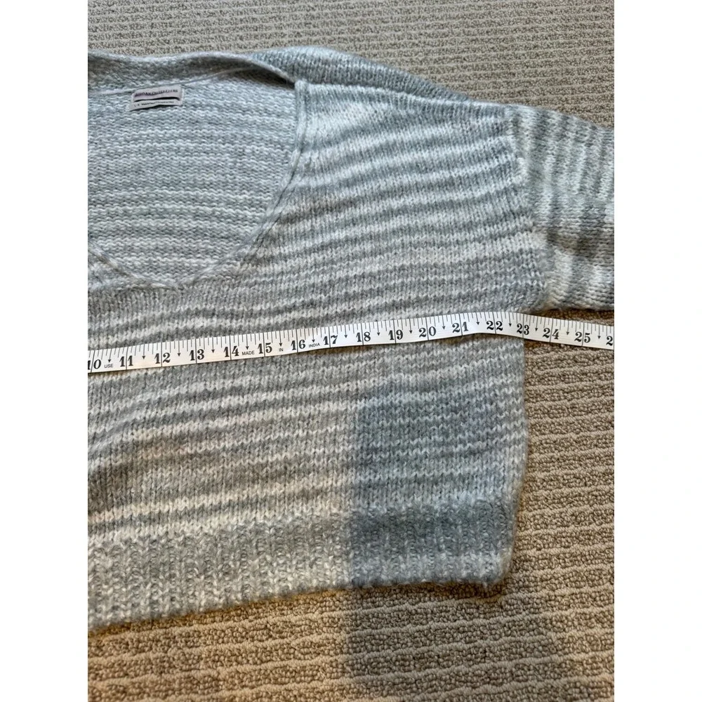URBAN OUTFITTERS Striped Cropped V Neck Sweater Womens L‎ Long Sleeve Cozy Knit